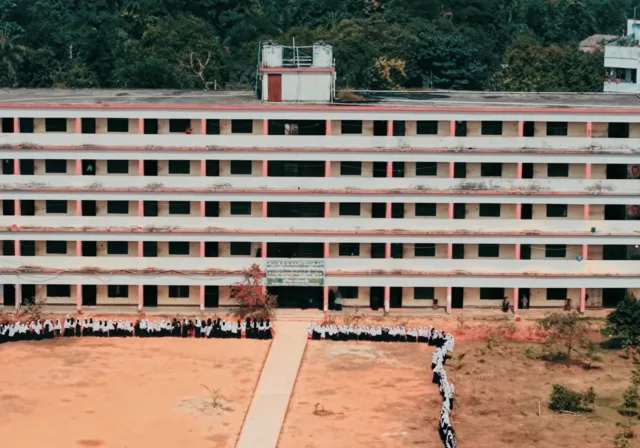 ঢাকার বুকে দেশের বৃহত্তম মসজিদ গড়তে এগিয়েআসুন প্রতি স্কয়ার ফিট ৫ হাযার টাকা